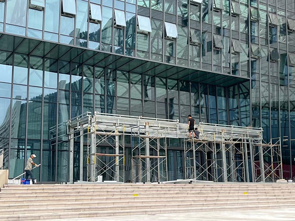 增設(shè)通道框架雨棚自動門